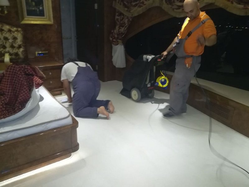 Yat kamarasında halı yıkama